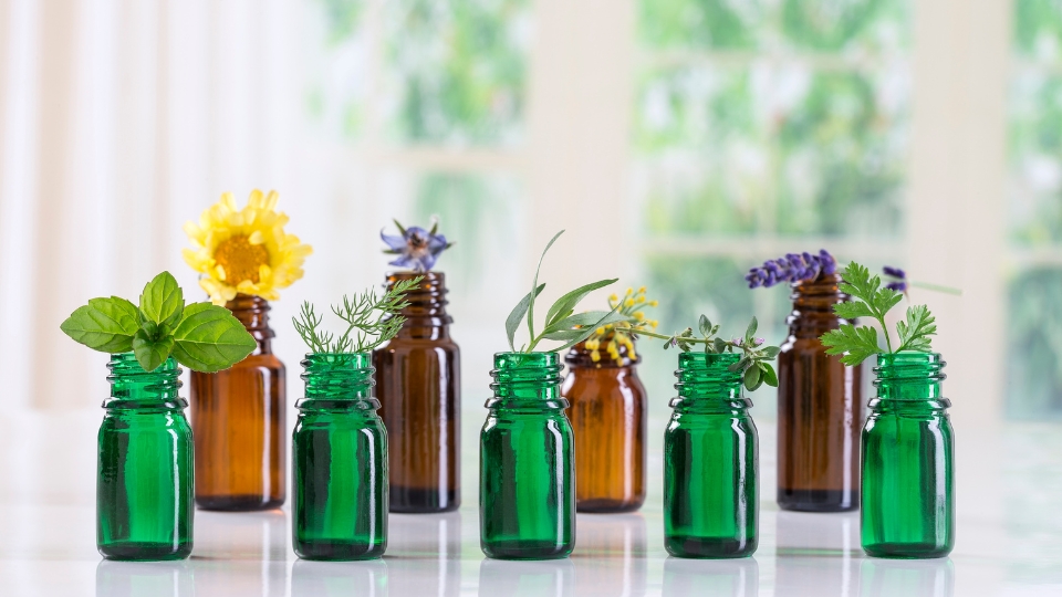 10 Surprising Benefits of Essential Oils for your Health and Wellness