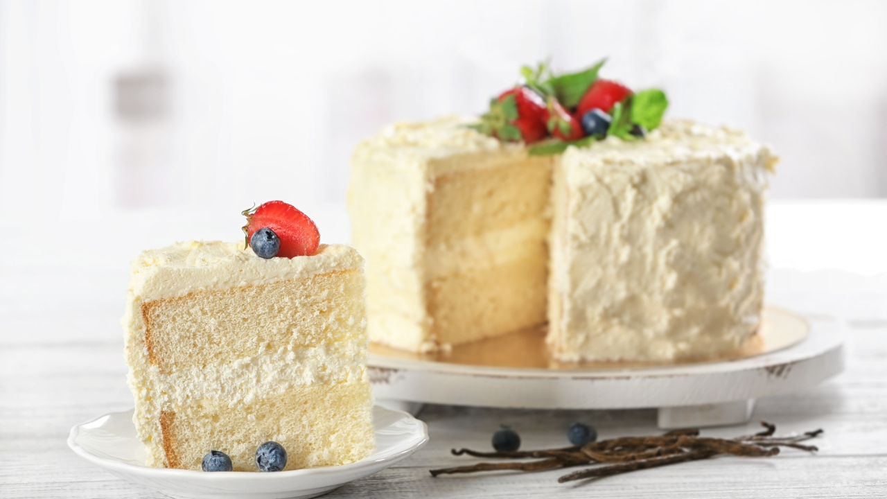 Vanilla Extract in Cake: Steps To Elevate Your Desserts