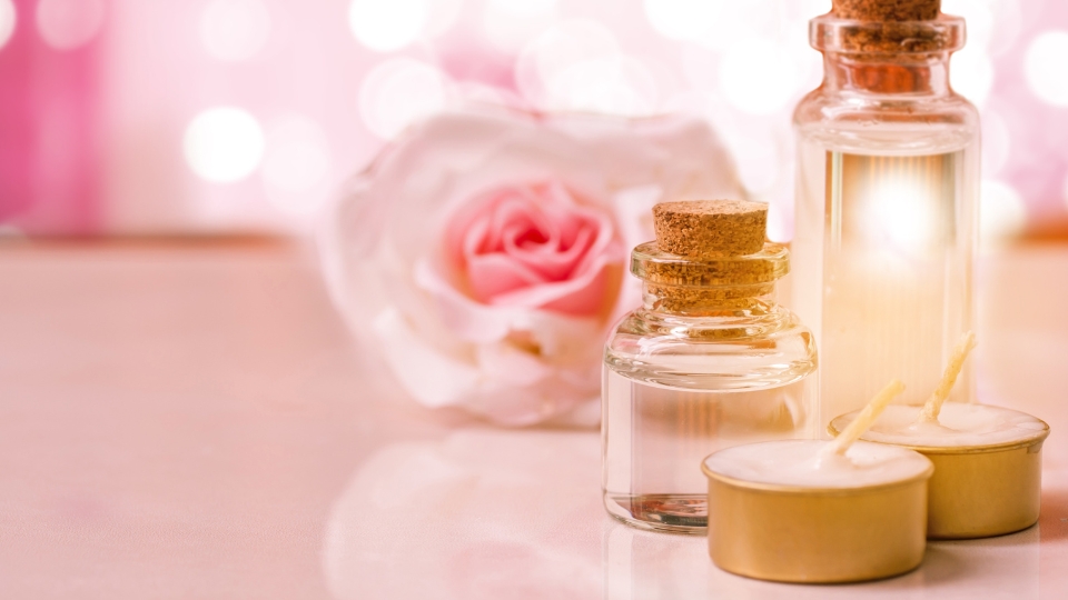 Discover the Aromatic World: Best Essential Oils for Candles